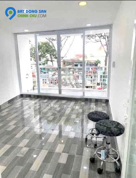 15 Triệu: HIẾM nguyên căn MẶT TIỀN đường 3 tháng 2 Q10- cao 4 tầng 3 phòng thông suốt. VŨ 0933910039