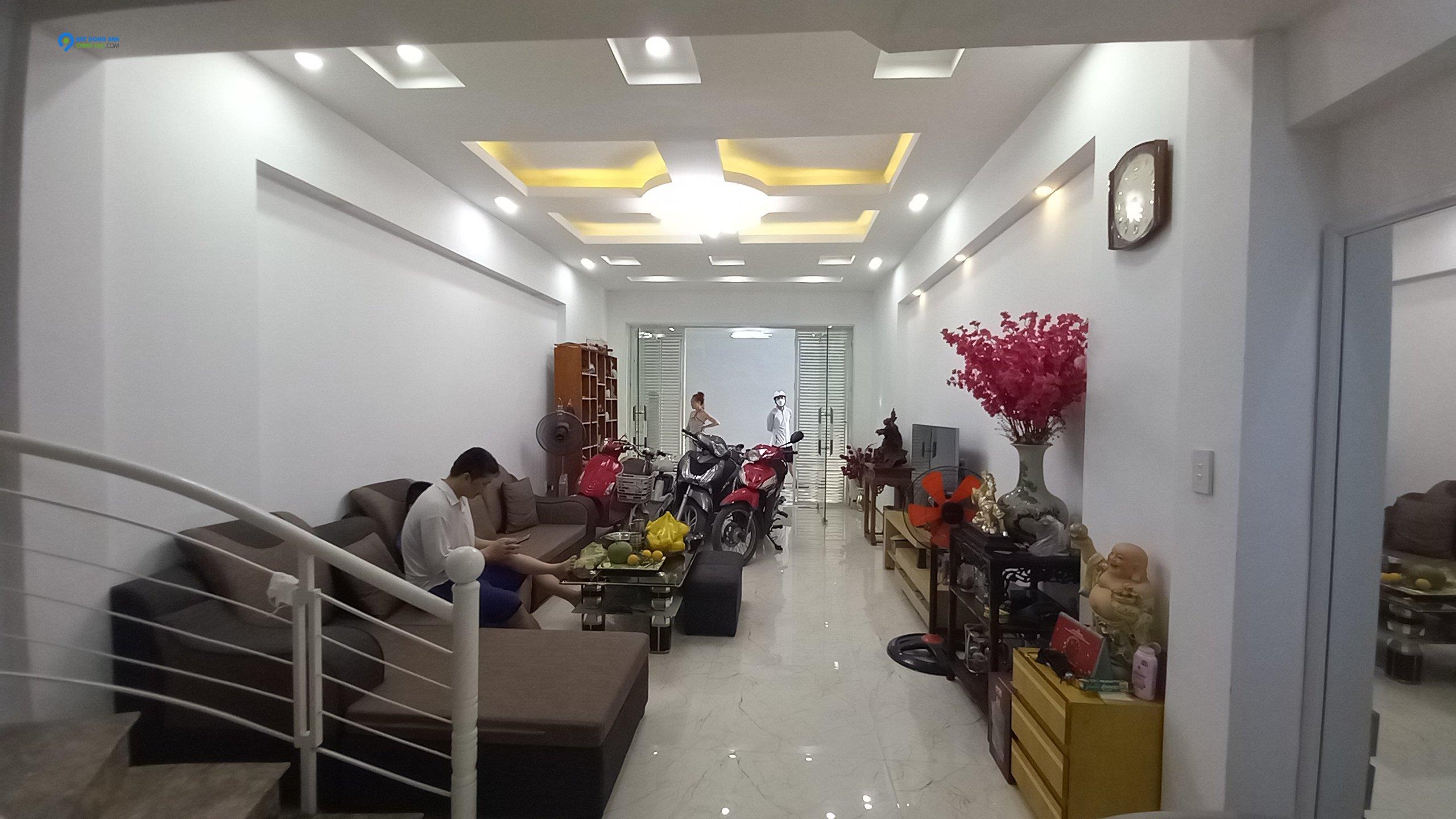 3.BÁN NHÀ TRUNG LỰC SÂN CỔNG RIÊNG NGÕ NÔNG RỘNG NGAY GẦN TRƯỜNG HỌC.