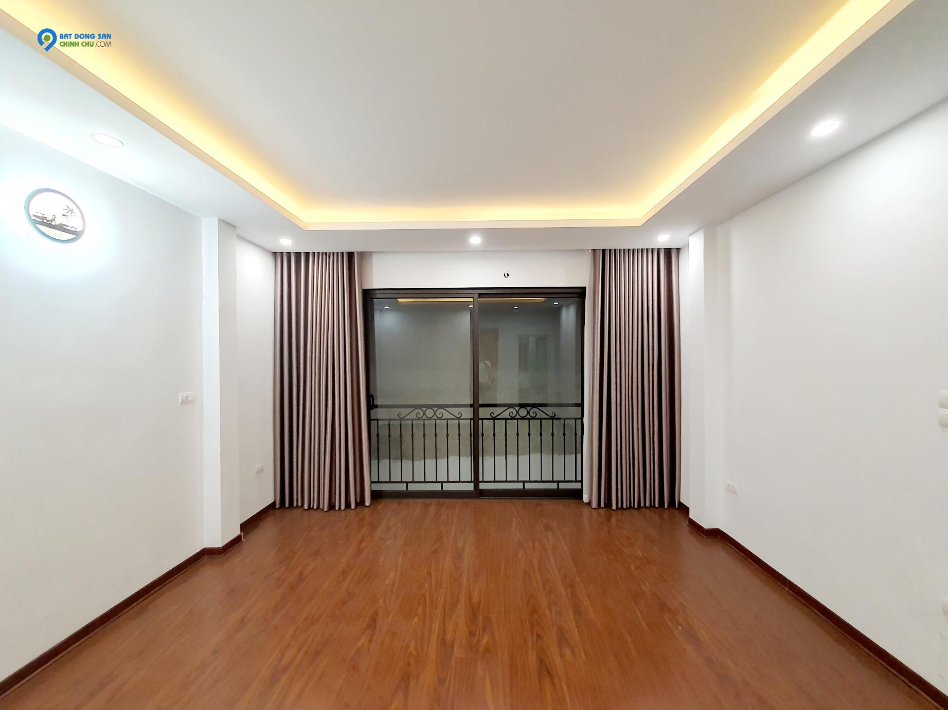 B Nhà trục đường thông, ô tô qua, căn góc, xây đơn Kim Chung Hoài Đức- 32m2