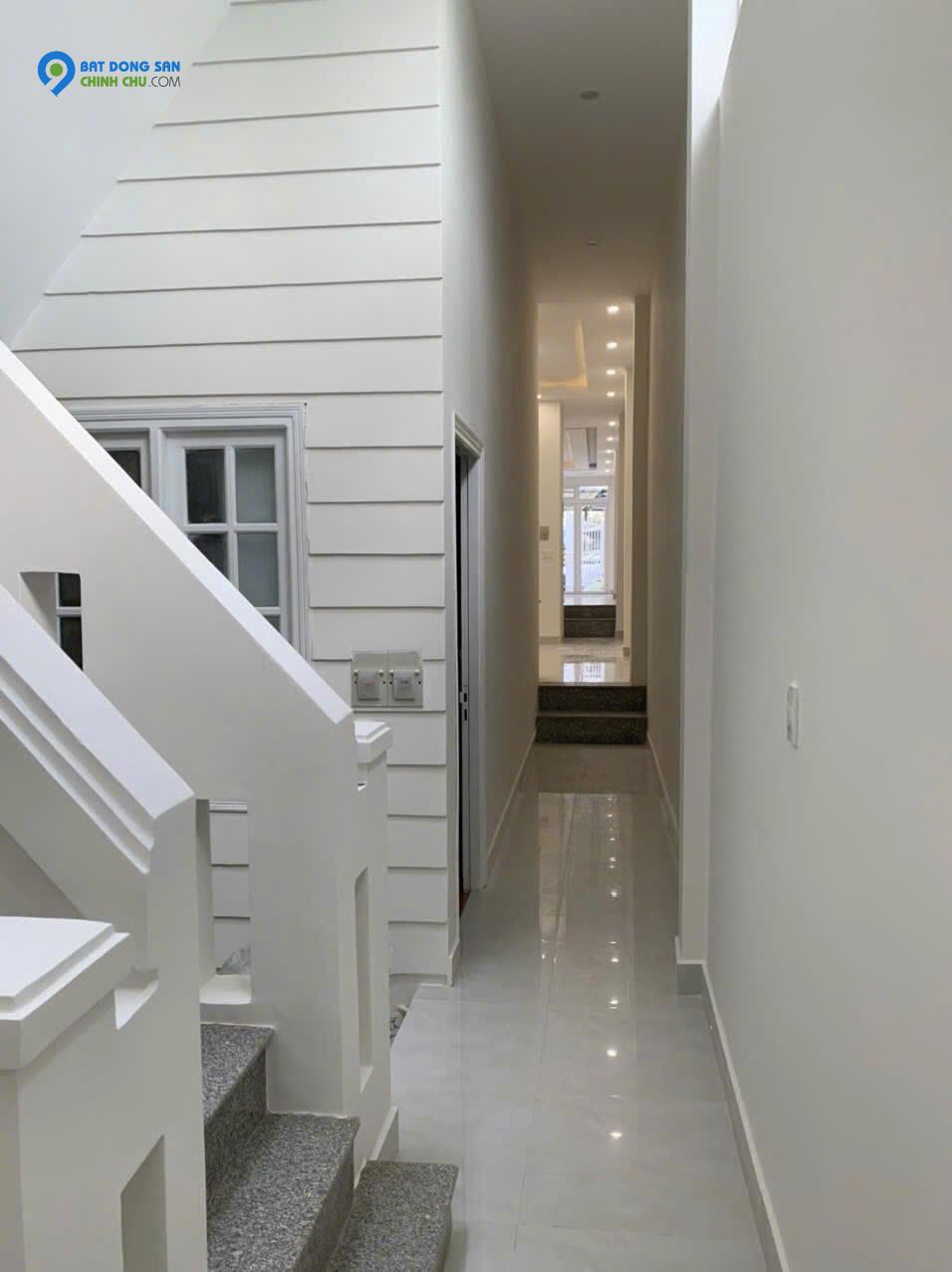 BÁN NHÀ 5PN GẦN TRƯỜNG NGUYỄN DU P2 ĐÀ LẠT - 5PN, SÂN ĐẬU 2 Ô TÔ - 9.3 TỶ