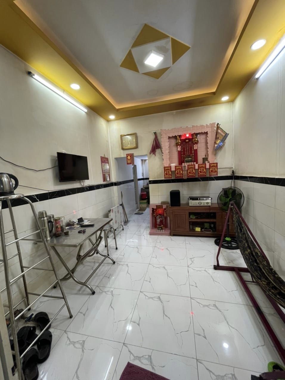 BÁN NHÀ GẤP GIÁ CỰC RẺ 1 LẦU. HẺM THÔNG XE HƠI ĐỖ CỬA Q. BÌNH TÂN .KHÔNG QUY HOẠCH SHR . GẦN NGÃ TƯ 4 XÃ GIÁP TÂN PHÚ. NHÀ Y HÌNH