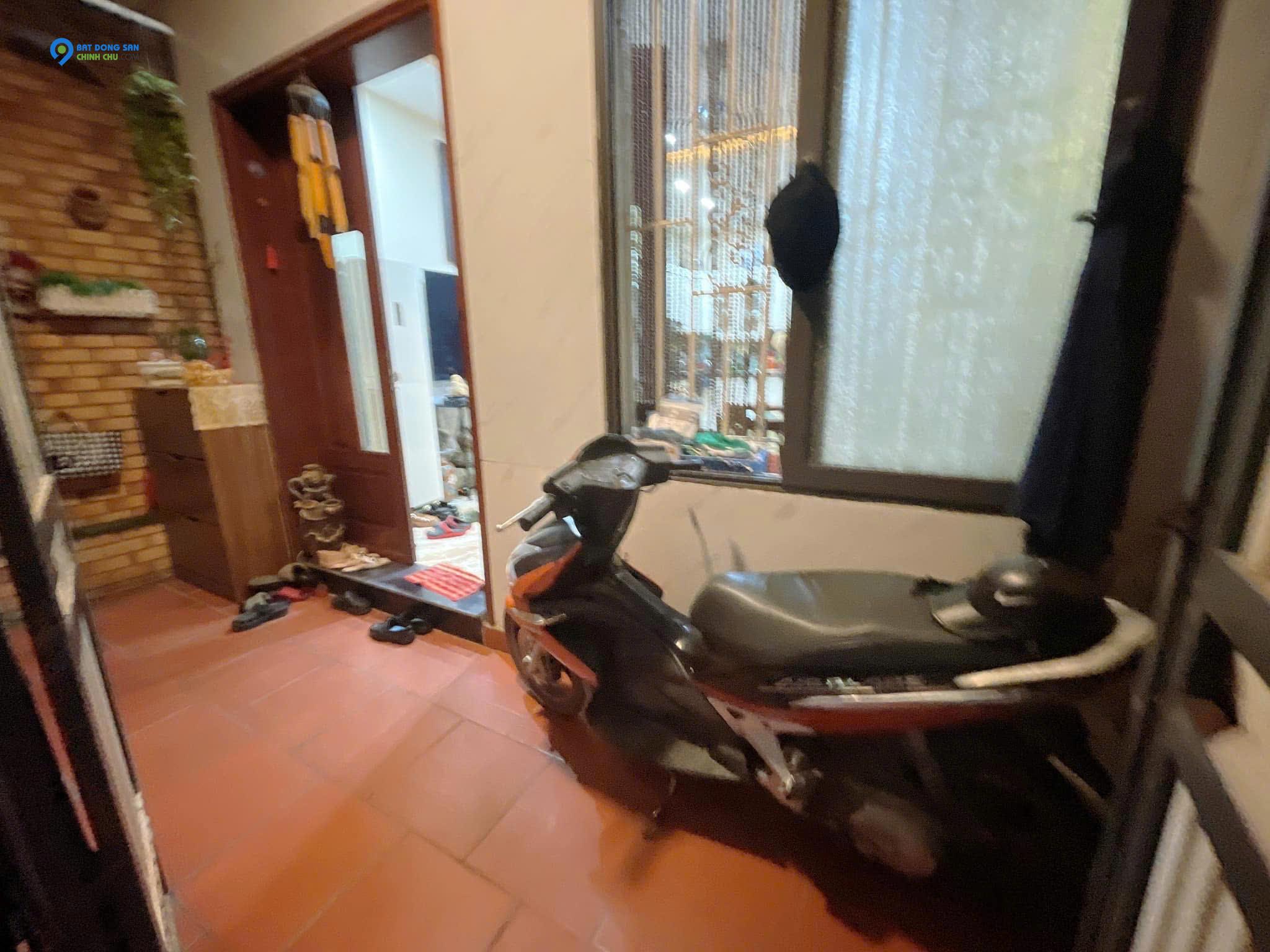 BÁN NHÀ THỤY KHUÊ GIÁ ĐẸP SÁT HỒ TEI