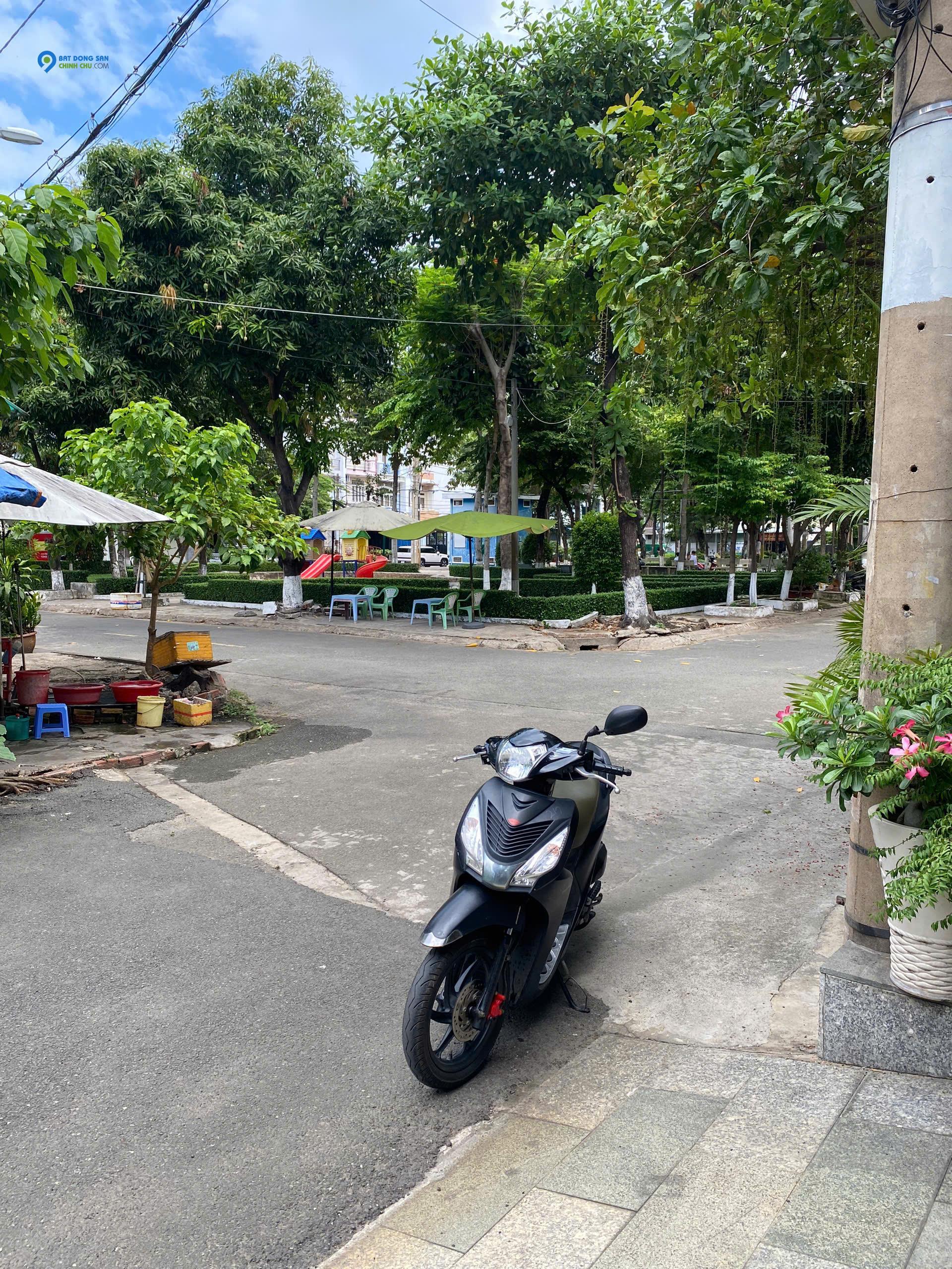BIỆT THỰ SÂN VƯỜN LÊ ĐỨC THỌ - GARA XE HƠI - KHU PHÂN LÔ ĐỒNG BỘ - CÔNG VIÊN TRƯỚC NHÀ