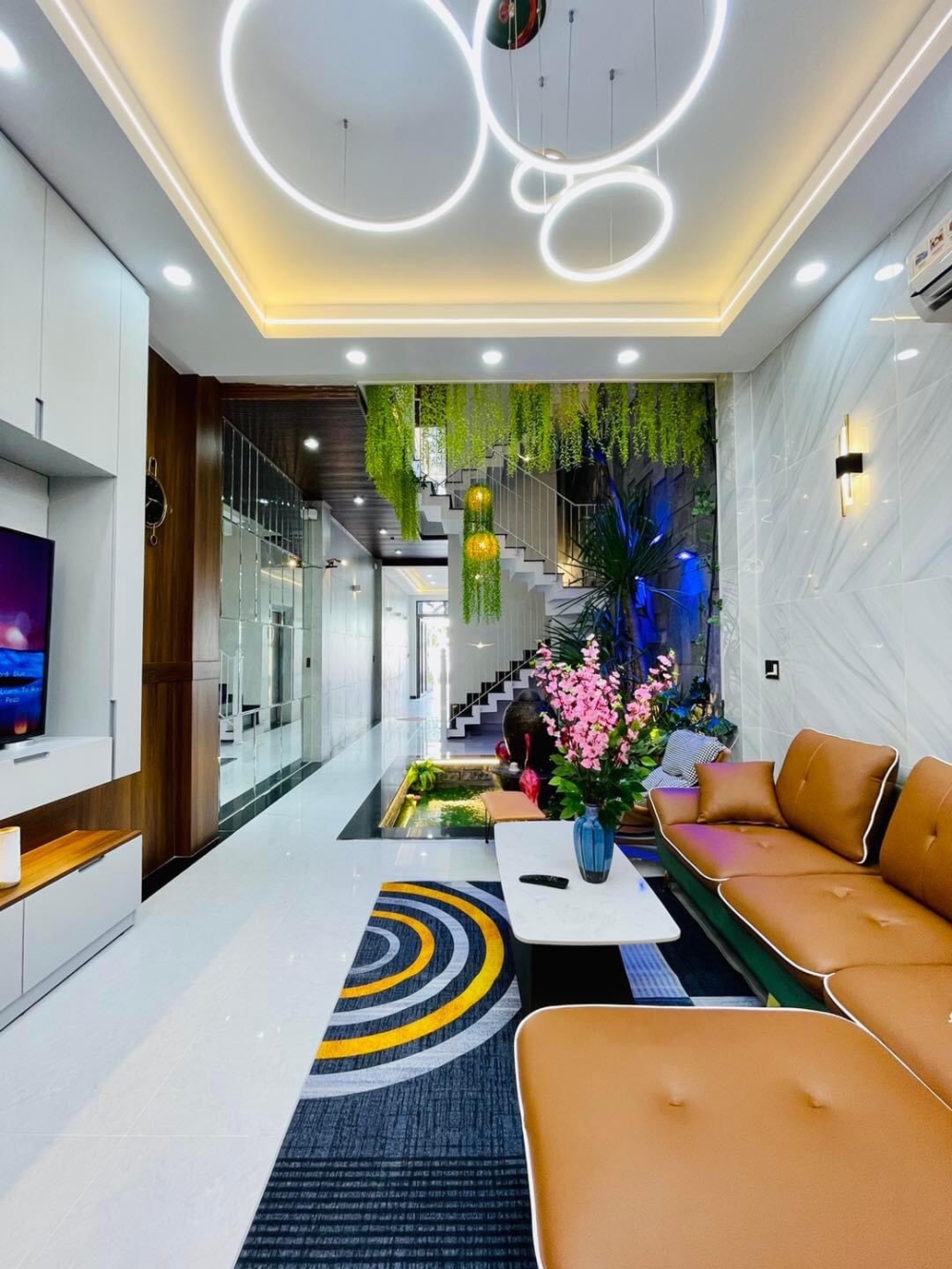 Bán Nhà Mặt Tiền Cạnh Đầm Sen Đúc 3 Lầu Như Hình 300m2 Đường 30m Thích Hợp Cho Mọi Gia Đình