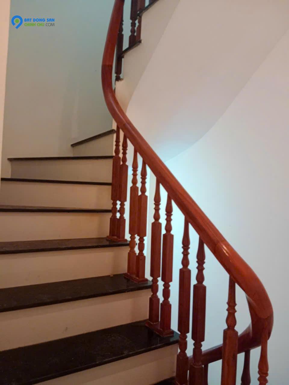 Bán gấp nhà 5 tầng tại Đông Thiên,Vĩnh Hưng , Hoàng Mai, hơn 6 tỷ, 32m2, 3PN, 4WC