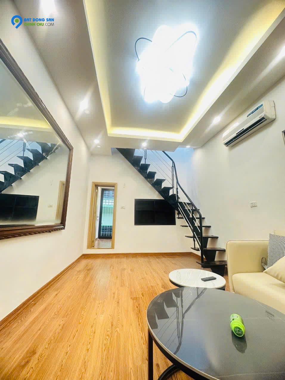 Bán gấp tập thể Kim Mã tầng 4, đã thêm 1 tầng, nhà đẹp, gần phố, gần Lotte, vị trí đẹp đỉnh