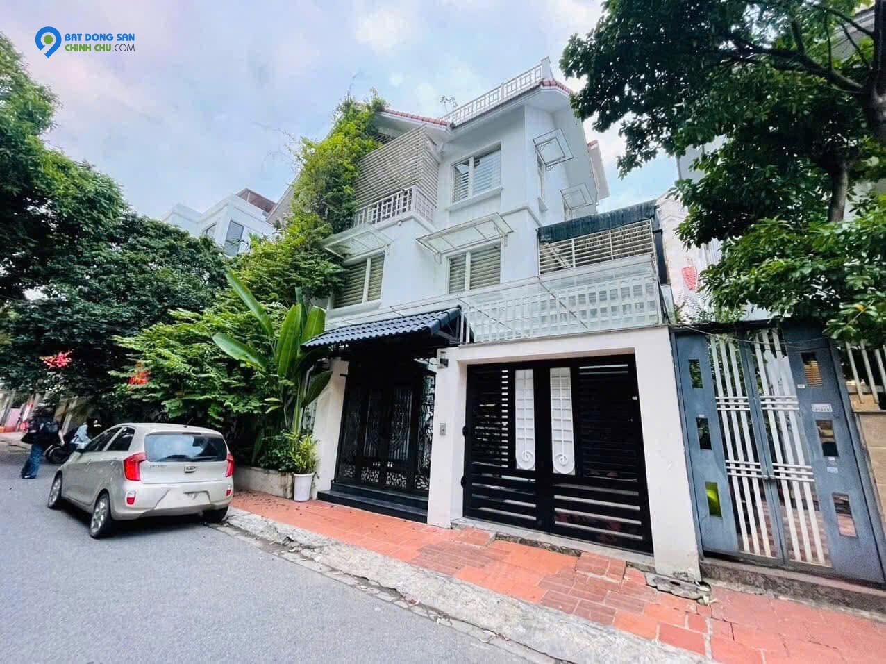 Bán nhà Hoàng Hoa Thám, Ba Đình, ngõ oto, gần mặt phố, 160m2, mặt tiền 12m, 22 tỷ.