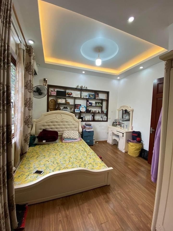 Bán nhà Phố, ở Bắc Cầu Ngọc Thuỵ, DTsd 56m, nhà 4 Tầng đẹp, giá nhỉnh 3 tỷ.
