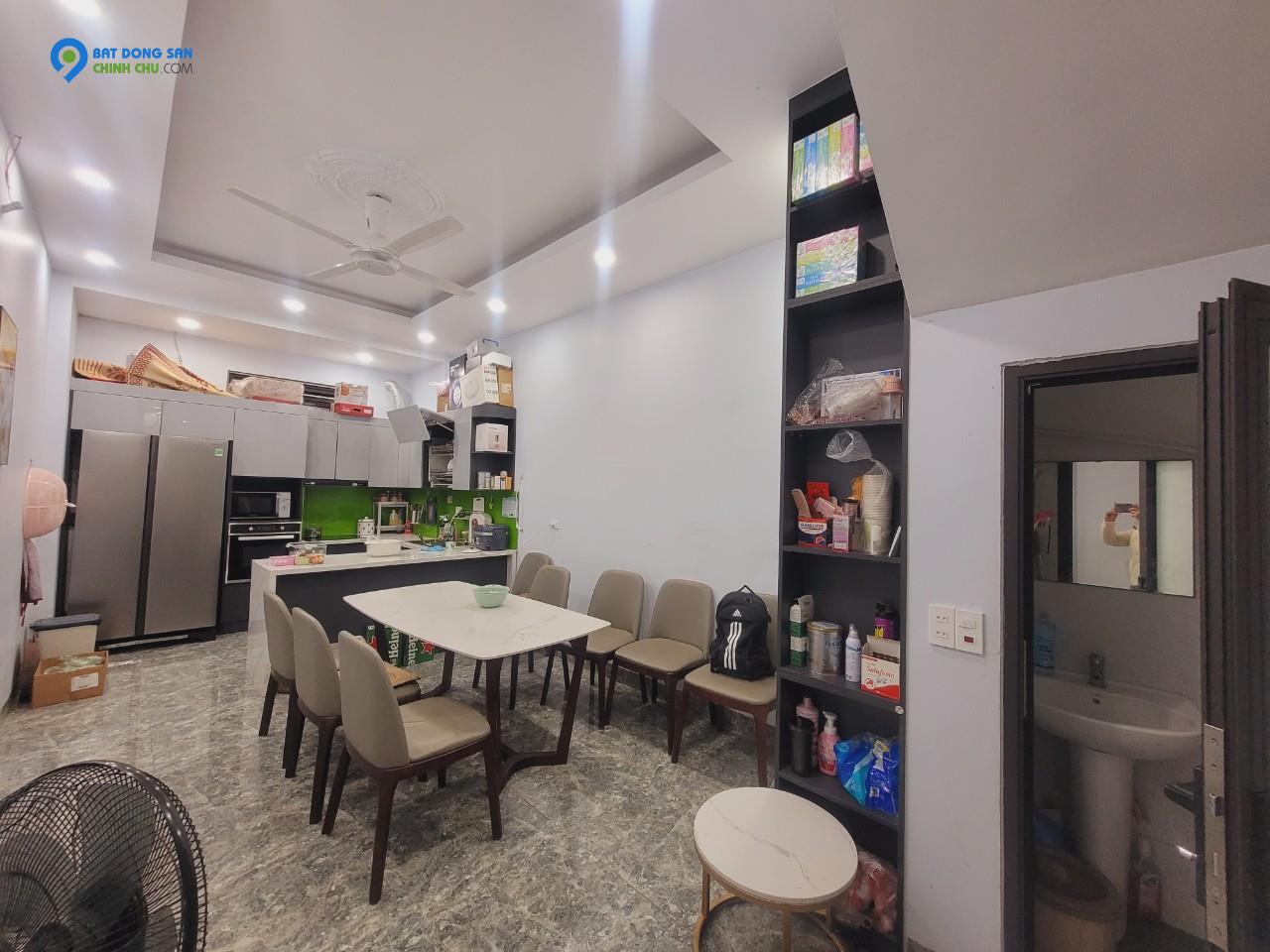 Bán nhà Thái Thịnh Đống Đa 53m2 10.6 tỷ 4 tầng 3,3 mặt tiền Ngõ Thông gần phố, gần ô tô.