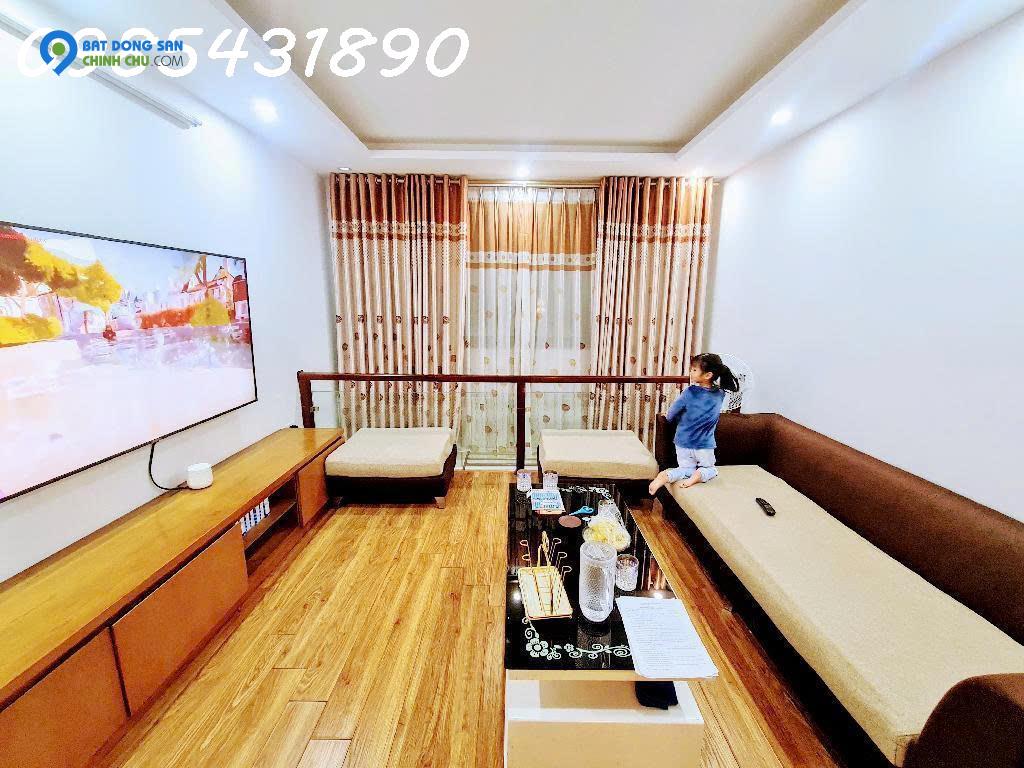 Cần bán gấp nhà mới cóng tinh xây 5 tầng 32m2 tại phố Bằng Liệt cạnh KDT Linh Đàm, giá nhỉnh 5 tỷ
