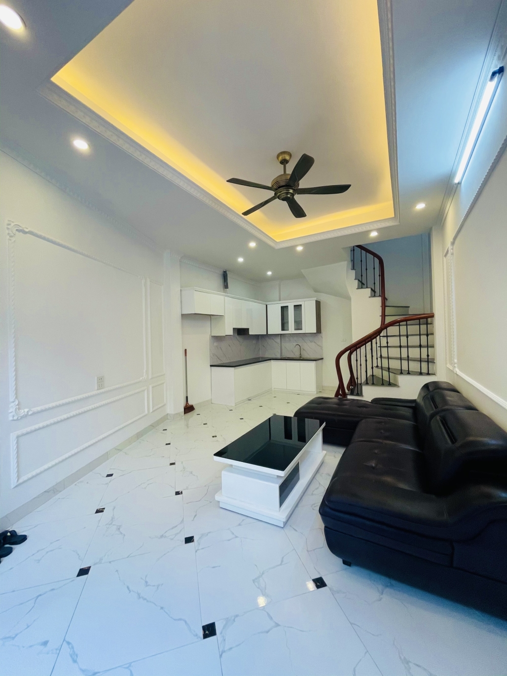 Căn góc Thượng Thanh đẹp Long Lanh,mặt tiền rộng,thiết kế hiện đại.chỉ hơn 3 tỉ