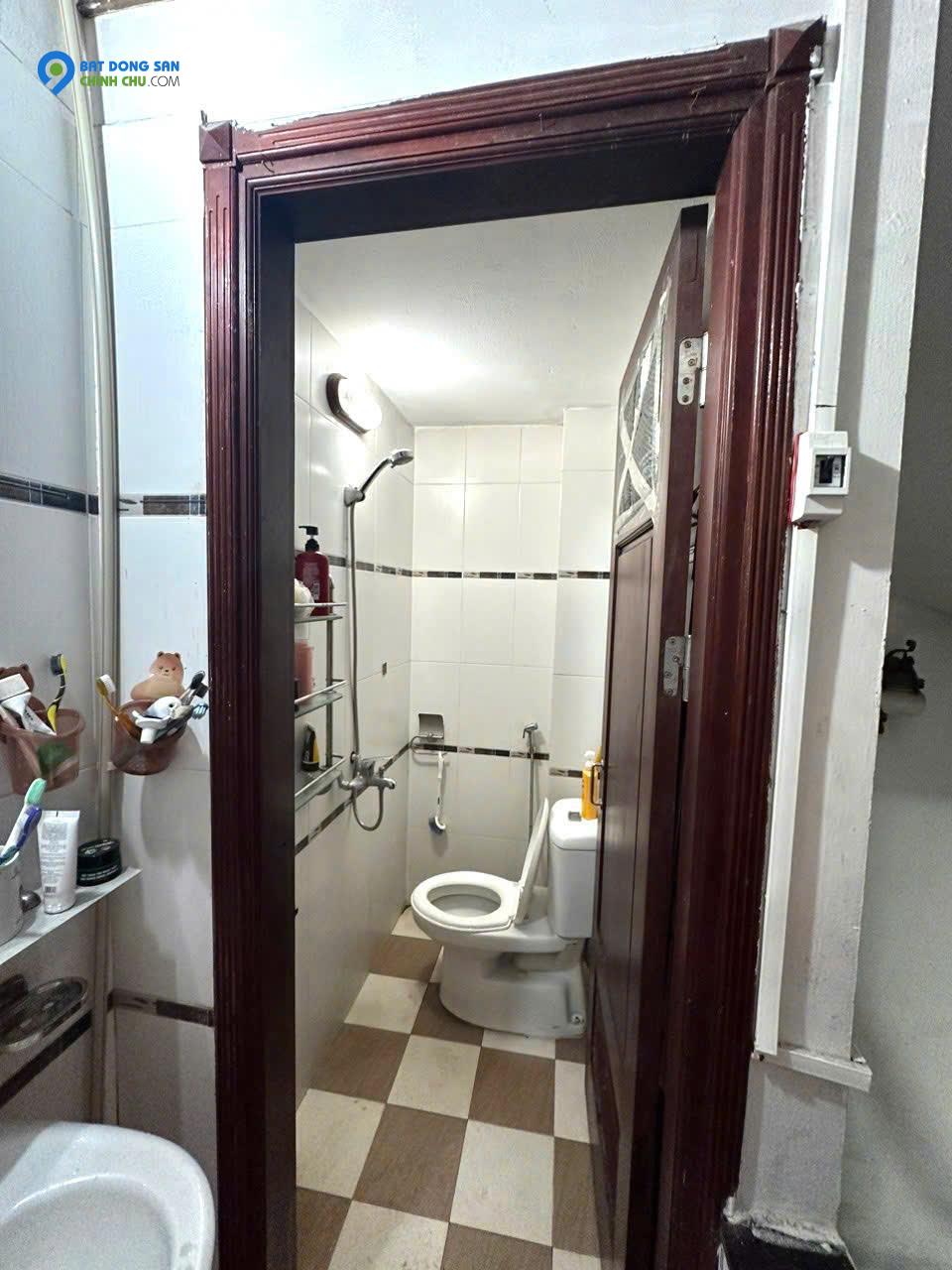Căn hộ tập thể đủ đồ, phốTtrần Hưng Đạo, 32m2, Hoàn Kiếm