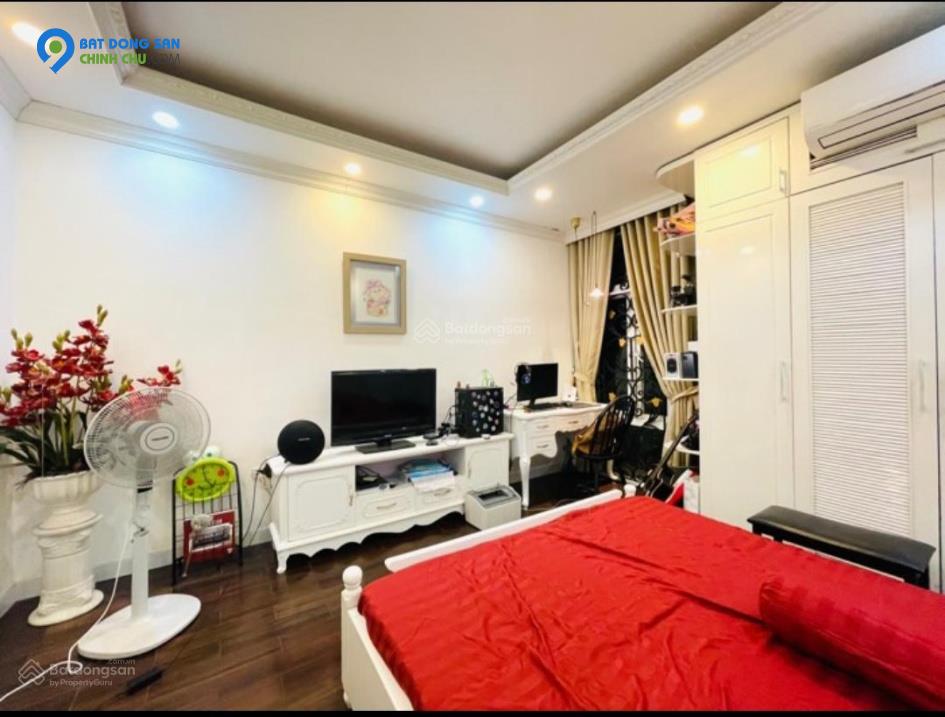 Chính chủ bán nhà riêng như biệt thự phố Thái Hà, 61m2 xây 4 tầng, oto đỗ cổng