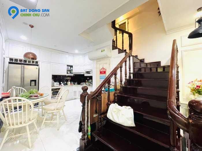 Chính chủ bán nhà riêng như biệt thự phố Thái Hà, 61m2 xây 4 tầng, oto đỗ cổng