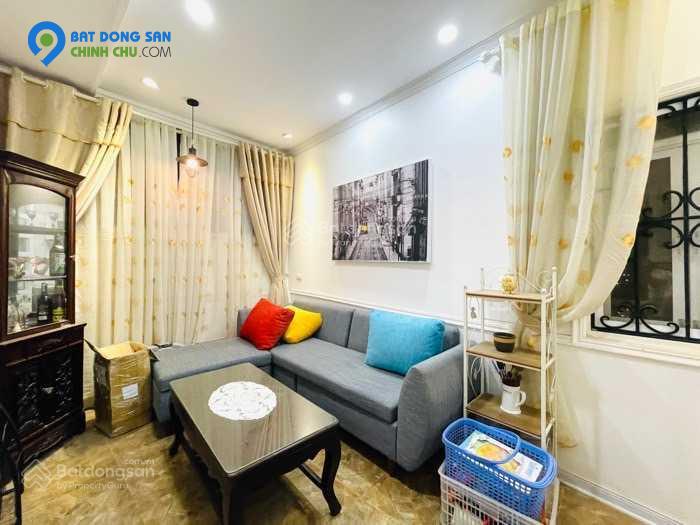 Chính chủ bán nhà riêng như biệt thự phố Thái Hà, 61m2 xây 4 tầng, oto đỗ cổng