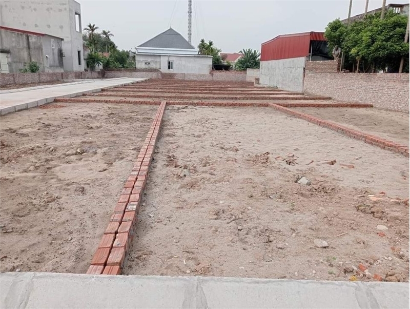 Chính chủ cần bán ô đất nằm giữa tỉnh lộ 354 và 362 vị trí kinh doanh buôn bán sầm uất.