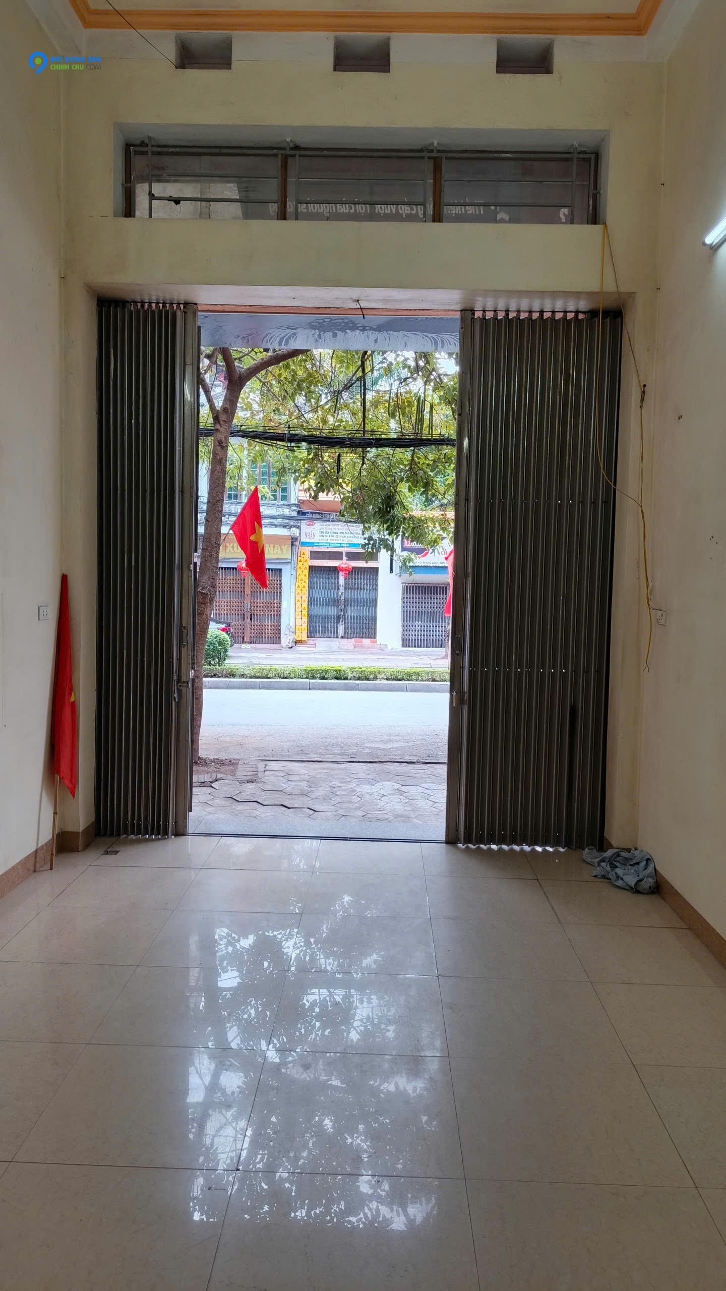 Chính chủ cần cho thuê Mặt Bằng Kinh Doanh Tầng 1 Tại Số  737 , Trường Chinh, Phường Quang Trung, Thành phố Nam Định, Nam Định.