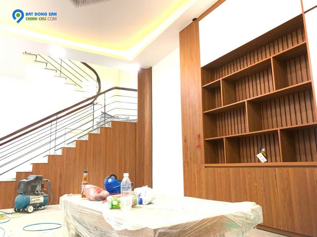 Lạc Long Quân- dân trí cao-tiện ích đầy đủ-thiết kế hiện đại-nhà mới ở ngay-5 tầng giá nhỉnh 10 tỷ.
