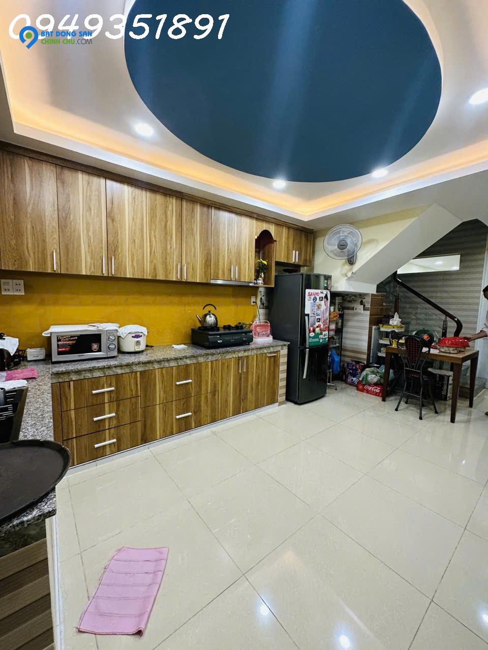 NHÀ HXH 3TẦNG 68M2 SHR HOÀN CÔNG ĐỦ GIÁ 8,3TỶ