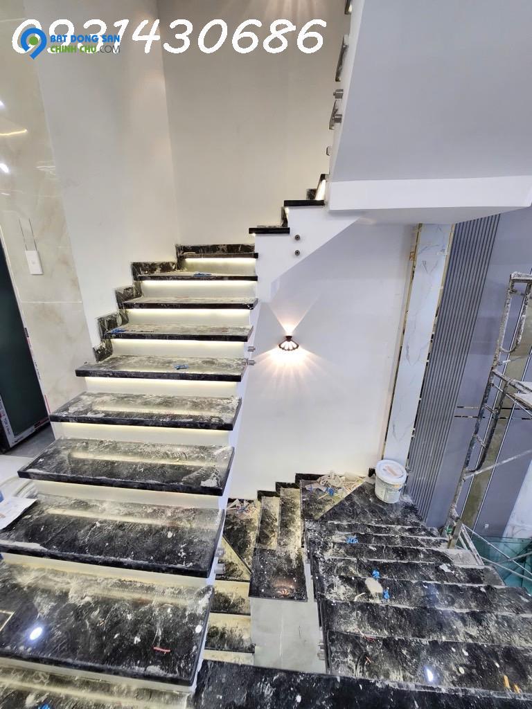 Nhà chính chủ – Căn đầu hẻm 213 – Lê Đình Cẩn – 5 tầng – Mới đẹp vào ở ngay