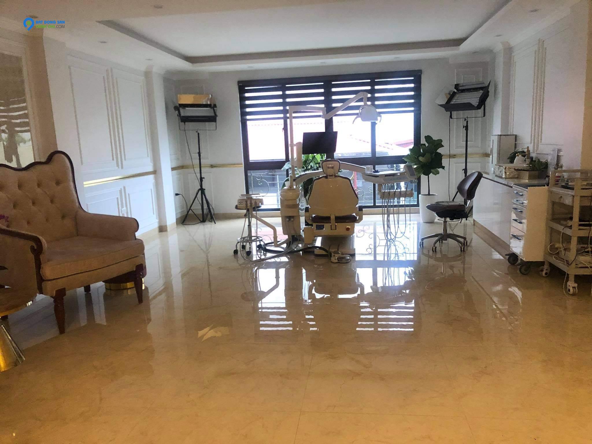 PHÂN LÔ, THANG MÁY, Ô tô, Huỳnh Thúc Kháng 64m x 7 tầng,  MT 5.5, giá 18.8 tỷ.