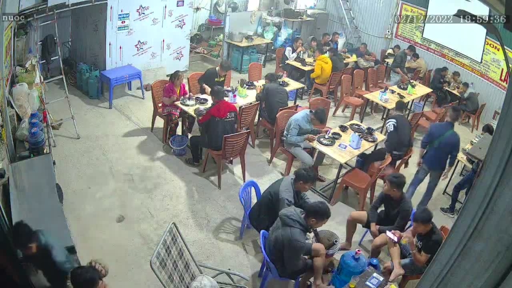 SANG NHƯỢNG GẤP CỬA AHNGF ĐANG KINH DOANH CƠM, LẨU BÌNH DÂN TẠI VĂN GIANG HƯNG YÊN