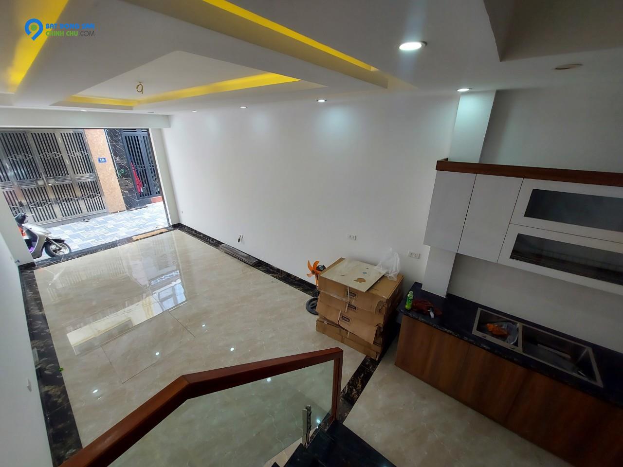 SIÊU PHẨM THẠCH BÀN - Ở LUÔN - Ô TÔ - VÀI BƯỚC RA PHỐ  THẠCH BÀN - AEON MALL.34m 5 tầng 4 tỷ nhà mới 100% Lh e Tiến: o334563689