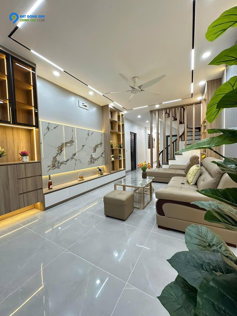 Siêu phẩm lô góc Nguyên Đúc Cảnh ,Hoàng Mai,1 nhà ra phố,thang máy,sân trươc nhà rộng,nội thât cao cấp
