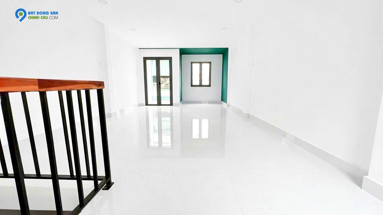 Thuê nguyên căn hẻm xe hơi Q10- Ngang hơn 4m, mới tinh 4 tầng suốt: 20 Triệu. Mr Vũ: 0933910039