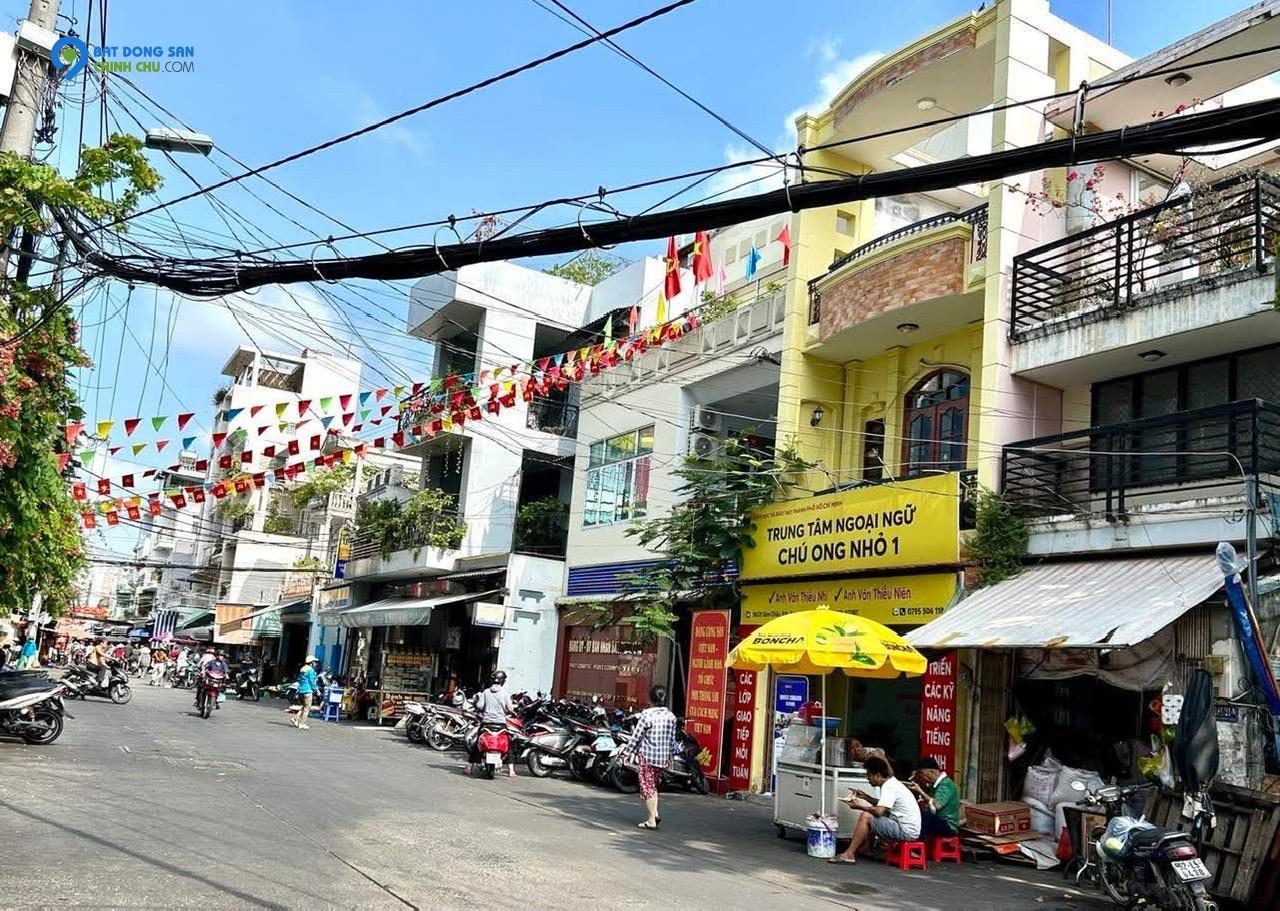 VỊ TRÍ SIÊU ĐỈNH -NHÀ MẶT TIỀN Đ. XÓM CHIẾU-KINH DOANH SẦM UẤT - BAO PHỦ XUNG QUANH TRƯỜNG HỌC ,UBND, NHÀ THỜ.