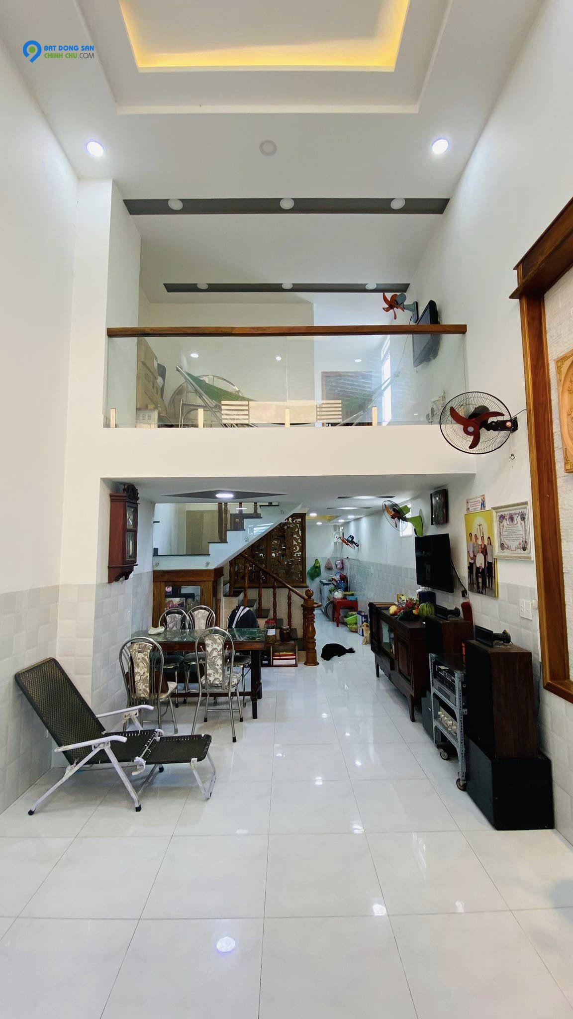 bán nhà ngay linh đông thủ đức 8 tỉ 70m4 4 tầng hẻm xe hơi