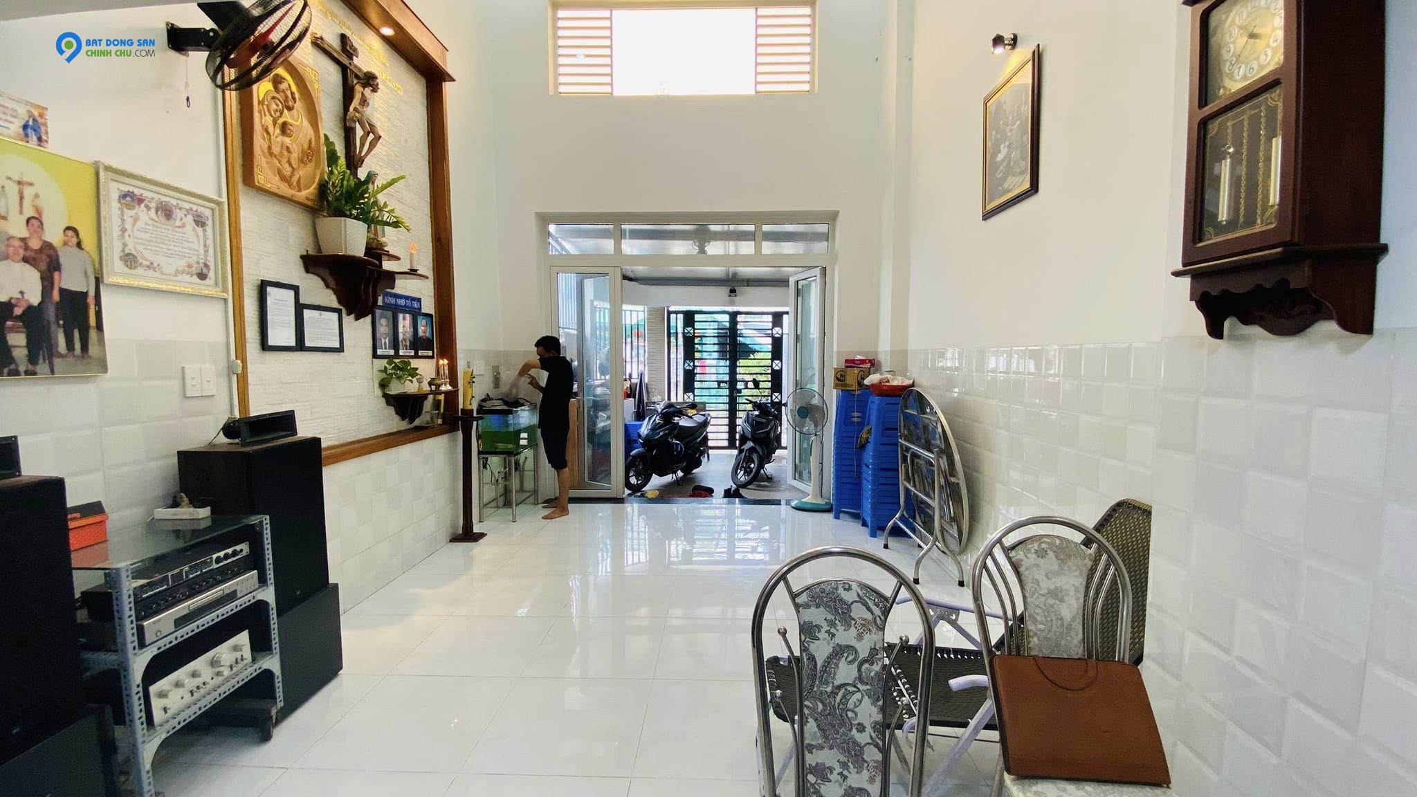 bán nhà ngay linh đông thủ đức 8 tỉ 70m4 4 tầng hẻm xe hơi