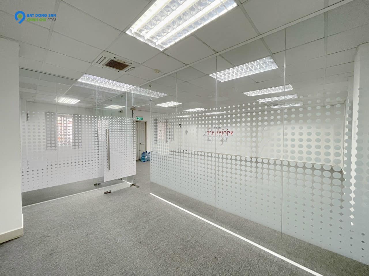 CHO THUÊ VĂN PHÒNG ĐẸP 85M2 GIÁ RẺ CÓ NGĂN SẴN PHÒNG KÍNH Ở KHU K300 TÂN BÌNH