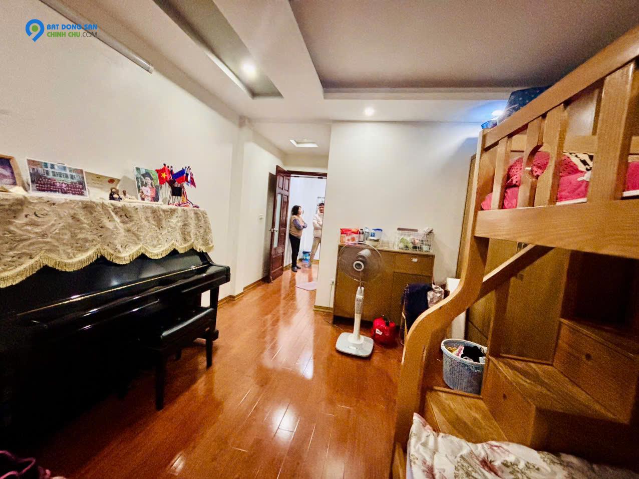 🏡 NHÀ  HOÀNG CẦU - Ô TÔ CÁCH 10M - GẦN BÃI GỬI XE - DÂN XÂY CHẮC CHẮN