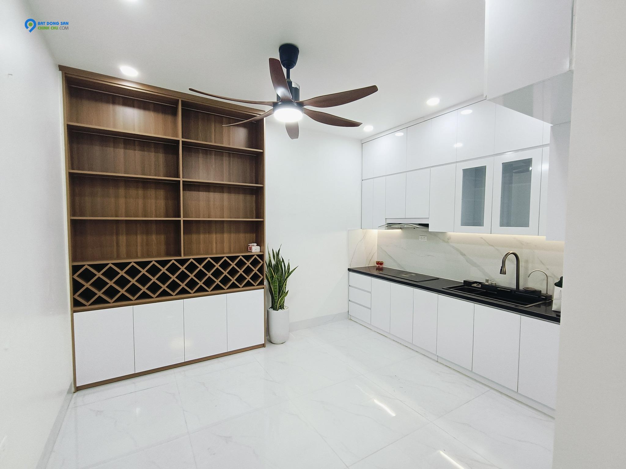 💥 ĐẲNG CẤP HOÀNG CẦU - PHÂN LÔ - Ô TÔ- 43M- MT4.1- 4 Tầng- 15.5 tỷ