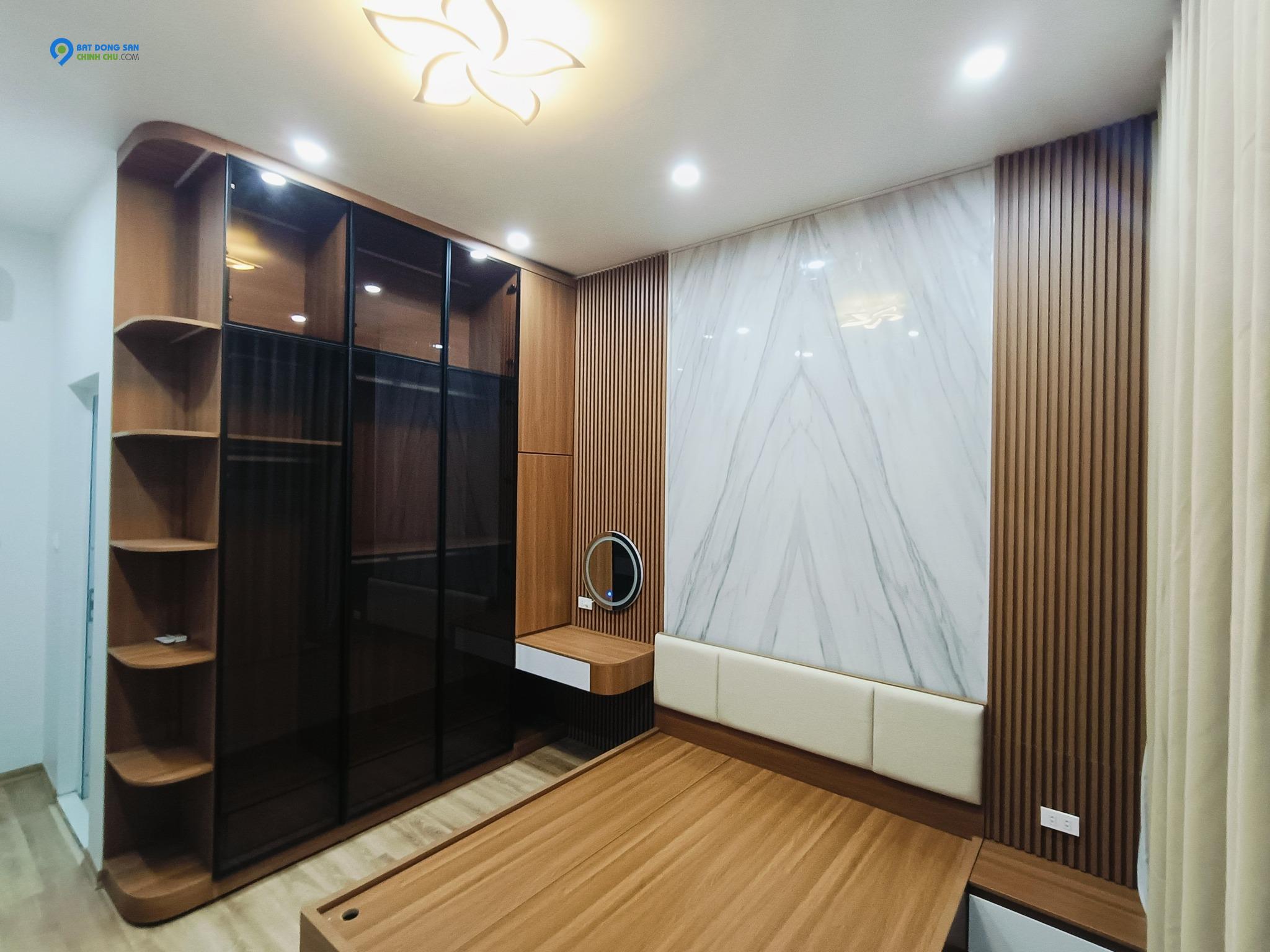 💥 ĐẲNG CẤP HOÀNG CẦU - PHÂN LÔ - Ô TÔ- 43M- MT4.1- 4 Tầng- 15.5 tỷ