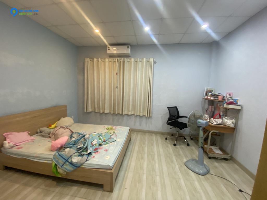 📍 Nhà ngay cạnh SVĐ Manchester Hiệp Bình Phước. Khu vực xung quanh nhà toàn Biệt Thự.